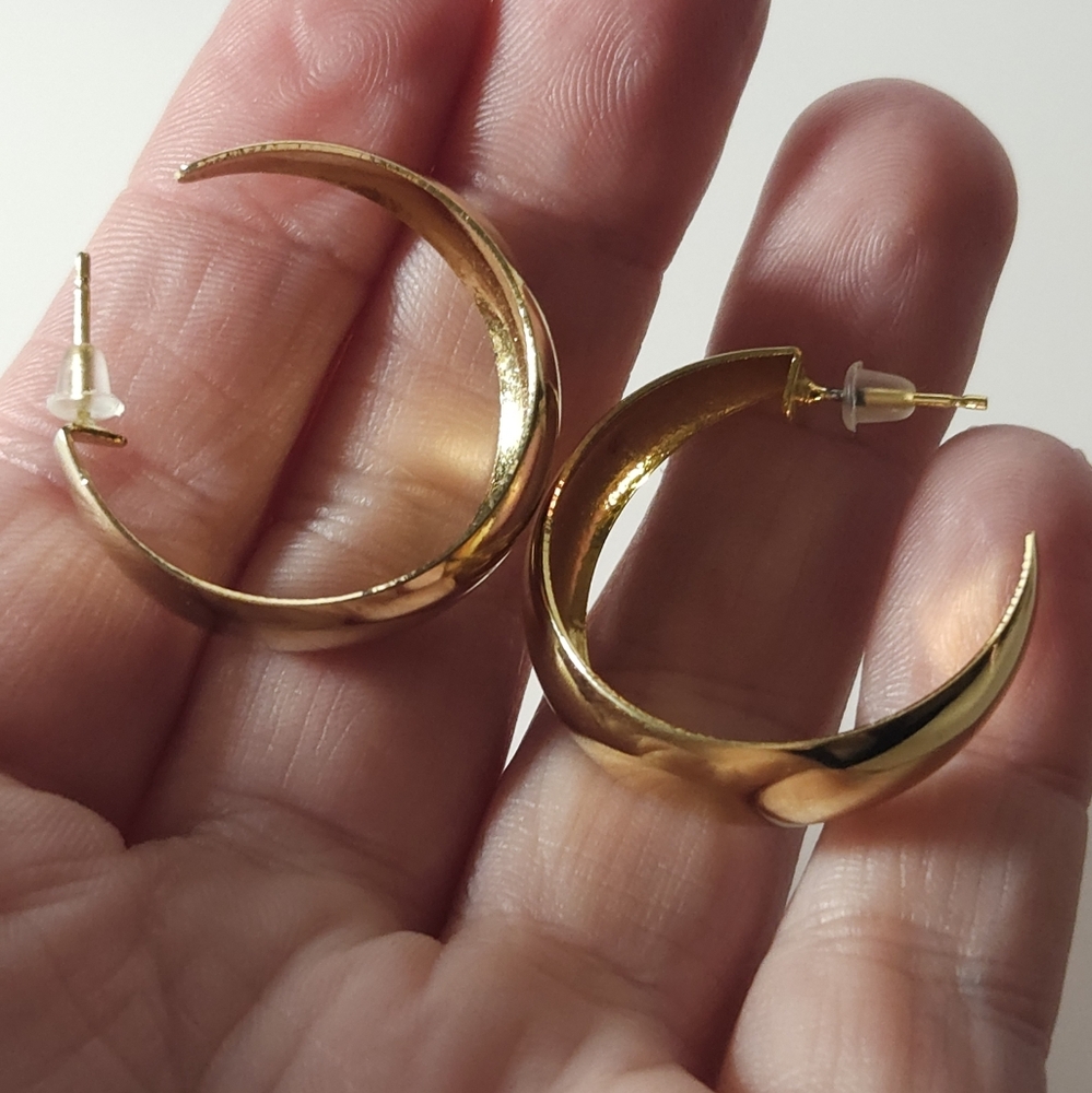 Vintage Gold Hoop Earrings - Picture 4 of 7